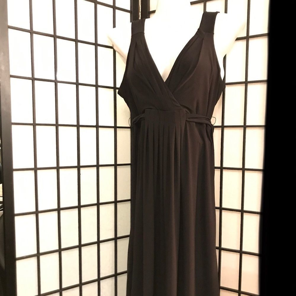 Level 8 Vintage low cut little black dress - Small